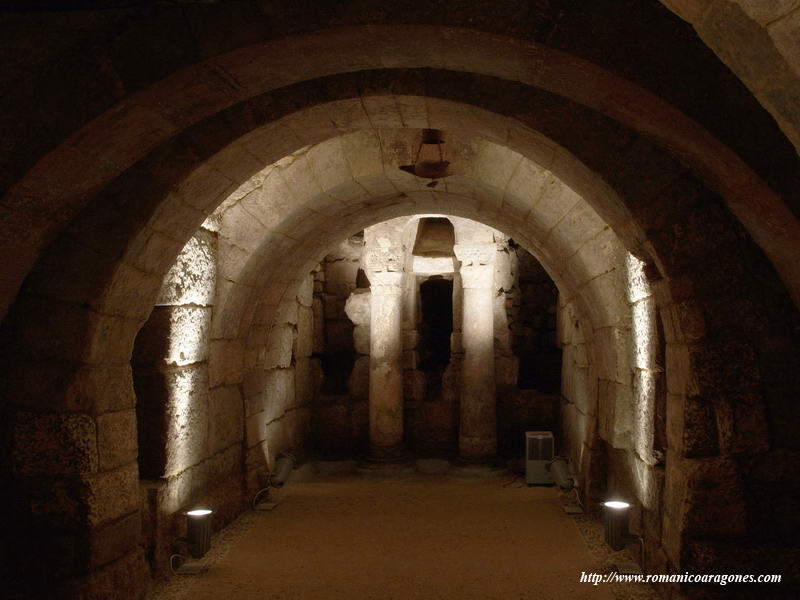 TEMPLO VISIGODO DESDE LA CABECERA DEL ROMNICO.